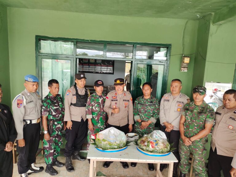 Poskoramil 29  di datangi Kapolsek Ajung bersama Anggota Adakan Tasyakuran Bersama HUT TNI ke 77