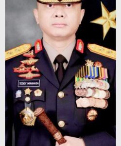 Kapolri Jenderal Listyo Sigit Prabowo memutasi Irjen Teddy Minahasa Putra menjadi Kapolda Jawa Timur (Jatim)