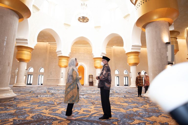 Puan Kunjungi  Masjid Sheikh Zayed Yang Jadi Simbol Persaudaraan Antar-Bangsa