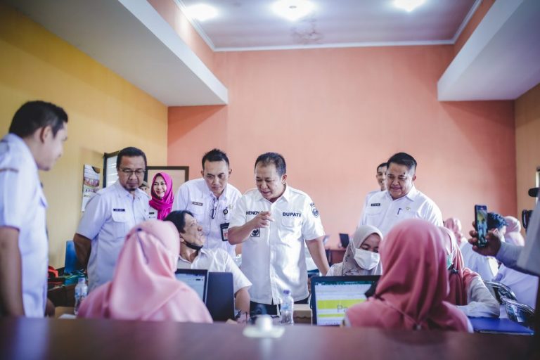 Ribuan Kepala Sekolah di Jember Ikuti Sosialisasi Sosialisasi Pengelolaan BOS