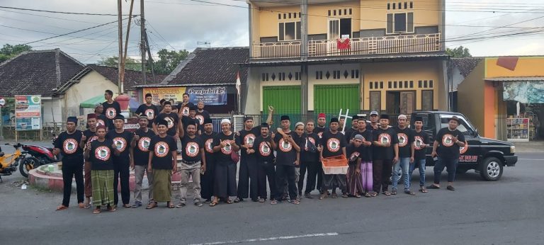 Team Olak Buluh Wirowongso Bagi bagi Takjil