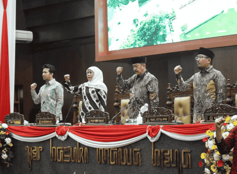 Gubernur Khofifah Sampaikan Nota Keuangan R-APDB Jatim 2024 Sebesar RP31,061 Triliun