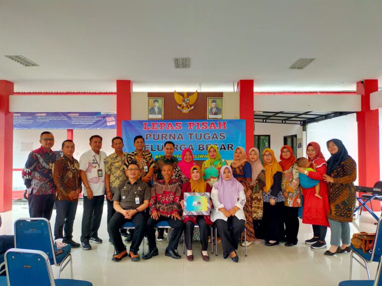 Acara Lepas Pisah Pegawai Kecamatan Kaliwates Yang Telah Memasuki Masa Purna Tugas