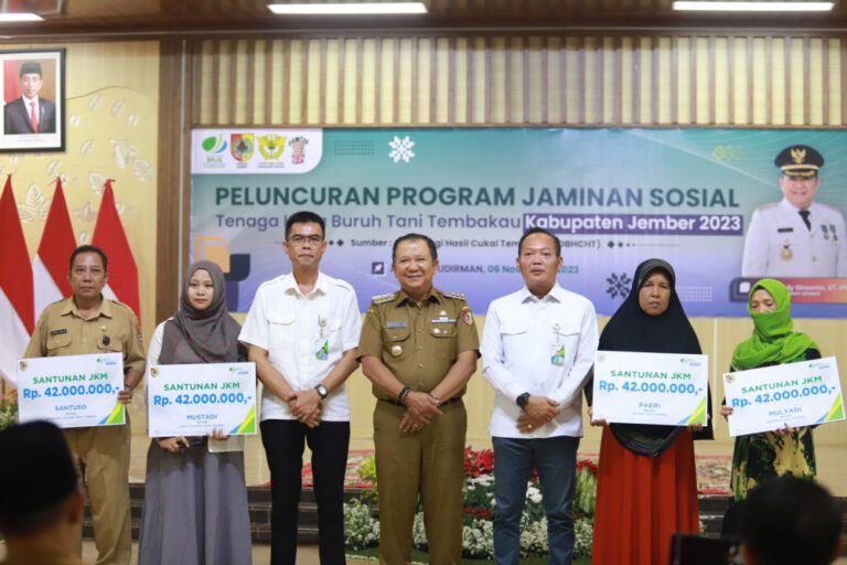 Pemkab Jember Luncurkan Program BPJAMSOSTEK Buruh Tani Tembakau Kabupaten Jember