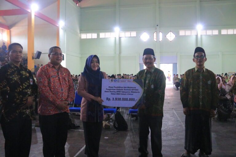 Pemkab Mojokerto Salurkan Dana Bantuan Pendidikan Diniyah dan Guru Swasta