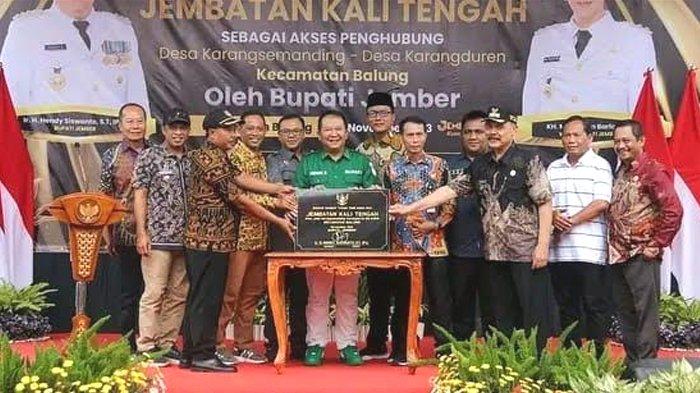 Resmikan Jembatan Kali Tengah, Bupati Jember Hendy Siswanto: Kunci Menghidupkan Ekonomi Desa