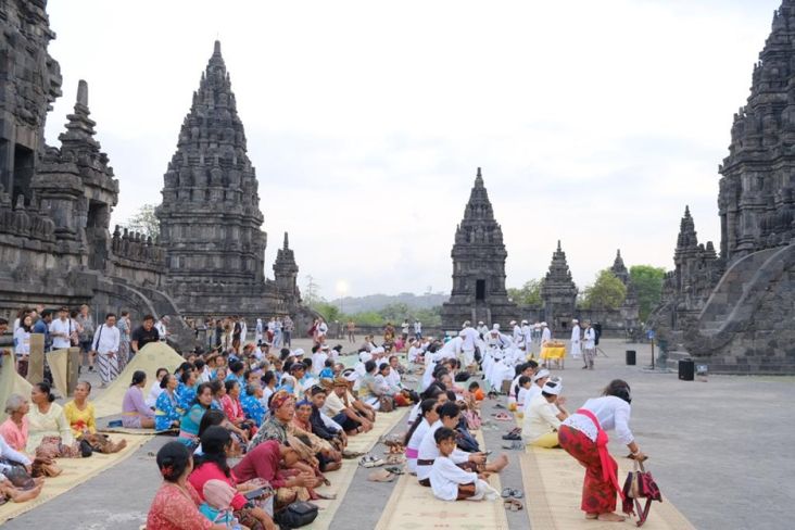 Ditjen Bimas Hindu Kemenag dan Umat Gelar Doa Bersama untuk Palestina di Prambanan