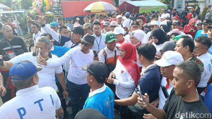Gubernur Khofifah Sebut Jalan Sehat Bangun Kerukunan di Tahun Politik