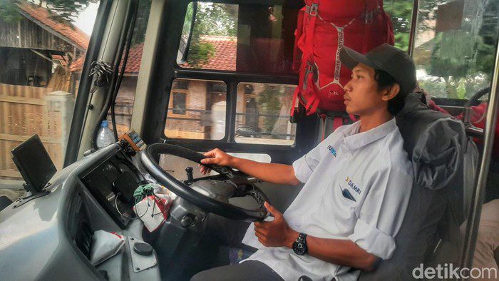 Kala Rofiq Jadi ‘Kaki’ Antar Penonton Pildun U-17 ke Si Jalak Harupat