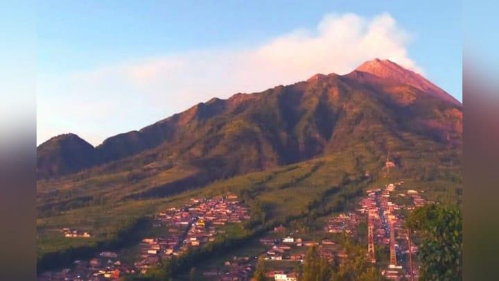 Kurang Dari 25 Menit, Gunung Merapi Luncurkan 4 Kali Awan Panas Jarak Terjauh 3 Kilometer
