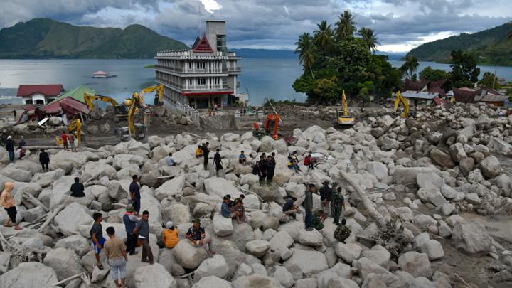 BNPB Kerahkan 14 Alat Berat untuk Evakuasi Pasca- Banjir Bandang di Kabupaten Humbang Hasundutan