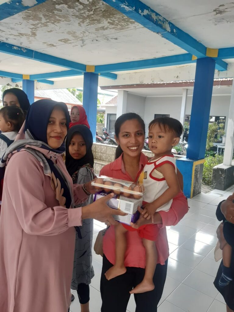 Pemberian Makanan Tambahan (PMT) Susu dan Telur Kepada Balita Dengan Problem Tumbuh Kembang (PTK) Di Kelurahan Tegal Besar