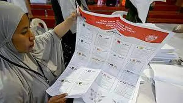 Ratusan Lembar Surat Suara Pemilu 2024 di Jember Rusak Saat Penyortiran