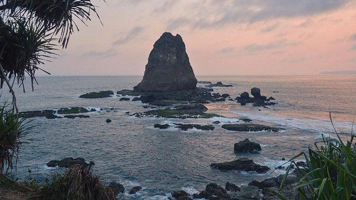 5 Tempat Camping di Jember, Ada Spot Melihat Sunrise Pertama 2024