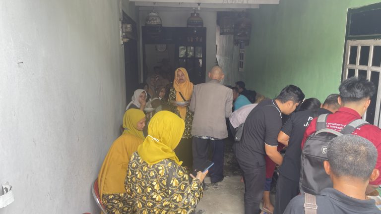 Syukuran di Rumah Pak Kades Jatimulyo Setelah Pelaksanaan Imunisasi SUB PIN