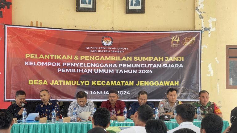 Balai Desa Jatimulyo diserbu Pemuda Berpakaian Putih, Lho Gak Bahaya Tah??