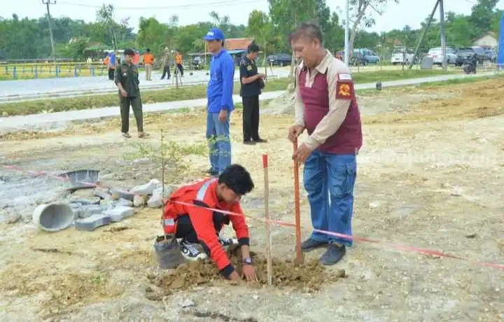 Pemkab Pamekasan dan Pemprov Jatim Lakukan Reboisasi di Area Embung Samiran