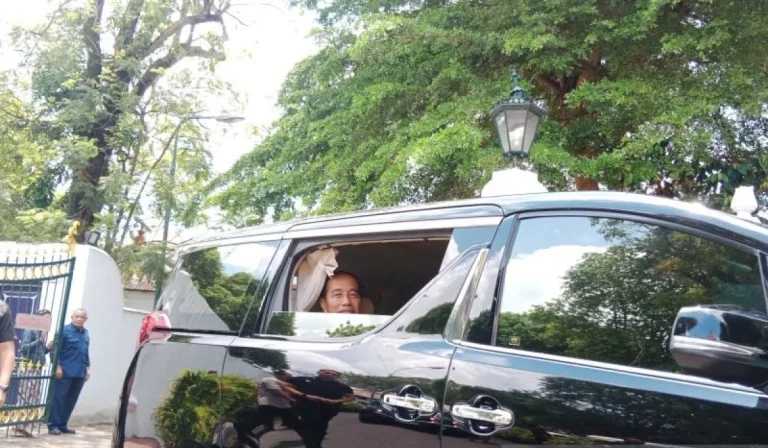 Jokowi Temui Sultan HB X Di Keraton Kilen Yogyakarta
