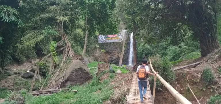 Di Jember Banyak Wisata Air Terjun? Begini Tips Pose di Depan Air Terjun yang Instagramable