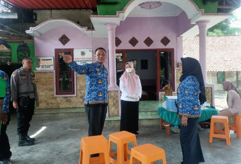 Kunjungan Harian Camat Jenggawah Pada Pelaksanaan Sub PIN Desa Kemuningsari Kidul