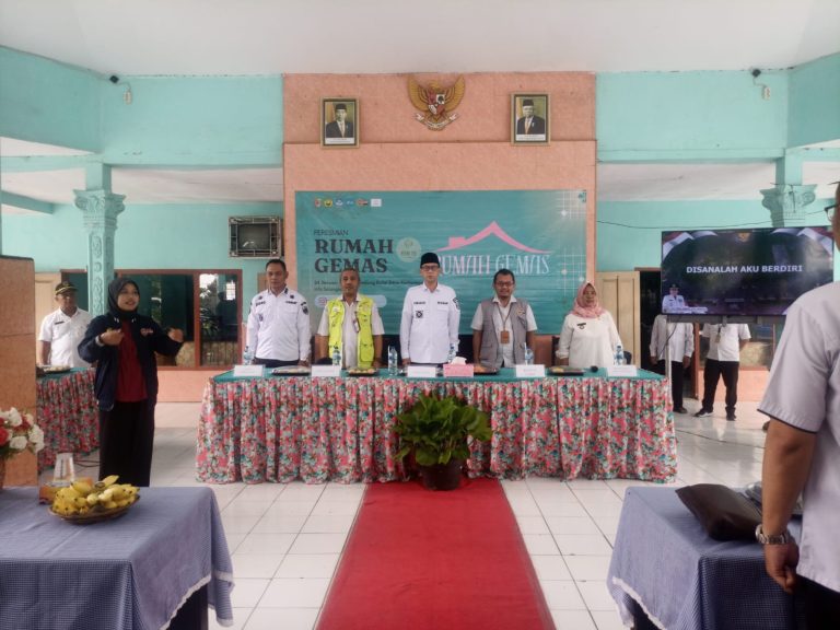 Kunjungan Wabup Jember Dalam Pembagian Bantuan Kepada Anak Stunting