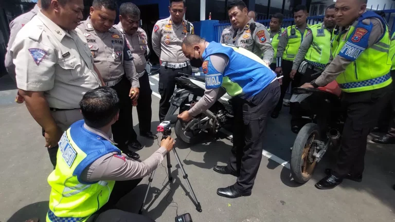 Dapat Alat Ukur Tingkat Kebisingan Knalpot, Satlantas Polres Jember Langsung Lakukan Praktek