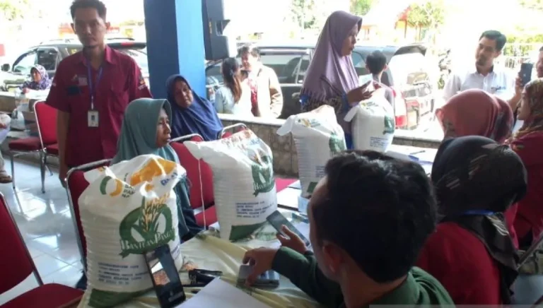 Pemkab Jember Salurkan 43 Ton Beras Cadangan Pemerintah Kepada 220 Ribu Warga