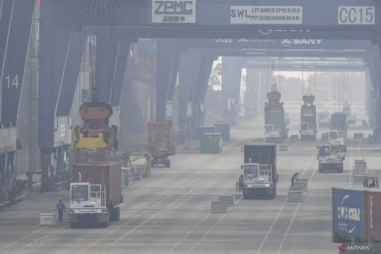 BPS: Nilai Impor Indonesia Desember 2023 Turun 2,45 Persen