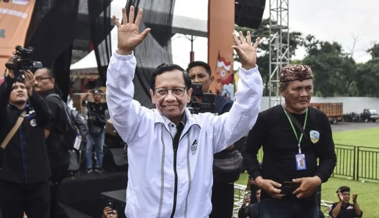 Mahfud Akan Serahkan Surat Pengunduran Diri Langsung Ke Jokowi