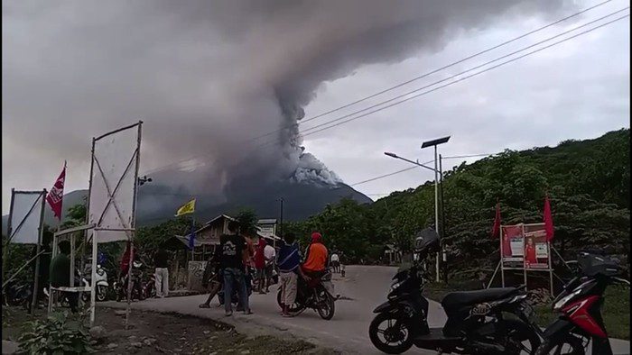 Gunung Lewotobi Berstatus Awas, Waspada Potensi Banjir Lahar