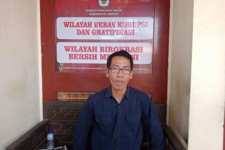 Ratusan Warga Jember Ramai-Ramai Ajukan Pindah Memilih Ke KPU