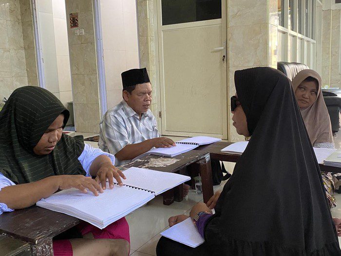 Perjuangan Komunitas Tuna Netra Surabaya Semangat Ngaji Al-Qur’an Braille