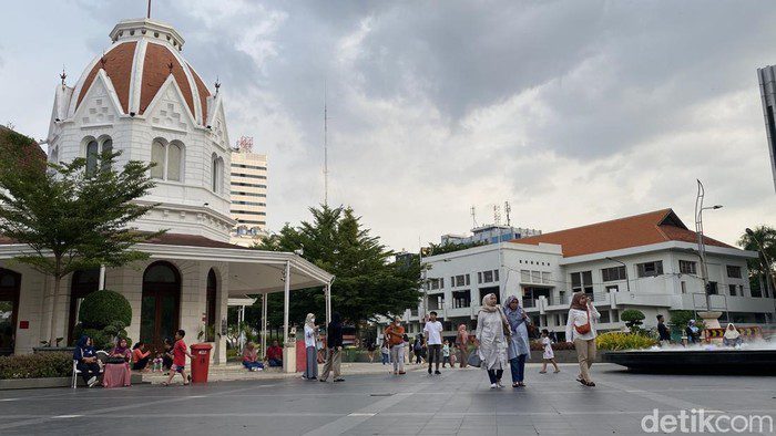 Asyiknya ‘Nyore’ Habiskan Libur Akhir Pekan di Alun-Alun Surabaya
