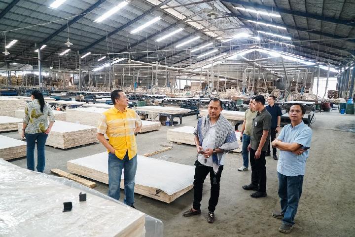 Bamsoet Dorong Pengembangan Industri Pengolahan Kayu Ke Mancanegara