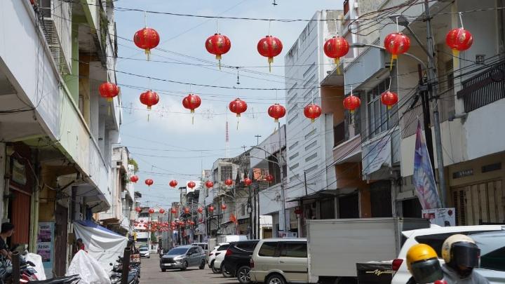 Jelang Imlek, Kawasan Pecinan Semarang Meriah dengan Lampion dan Gerbang Berhias