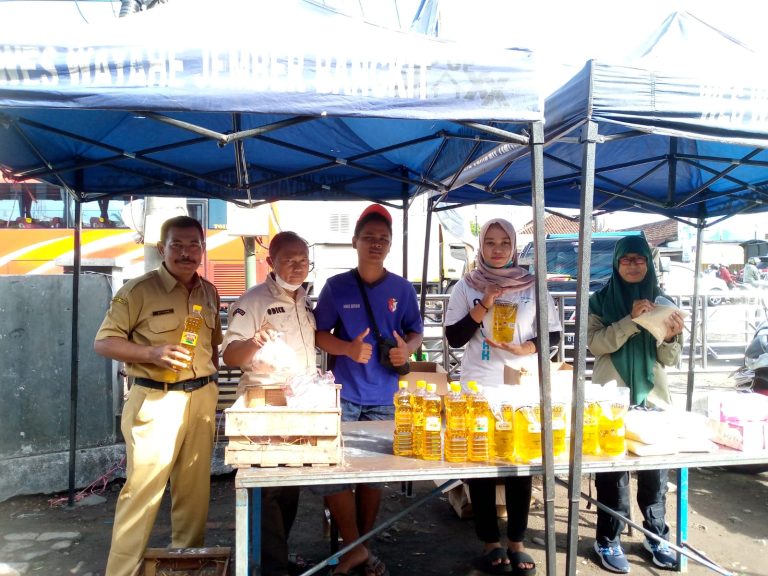 Operasi Pasar Lanjutan Dalam Rangka Pengendalian Inflasi Di Pasar Mangli Pada Hari Selasa, 6 Februari 2024