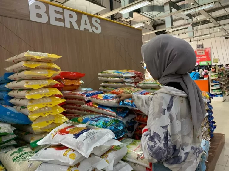 Ribuan Beras Impor Masuk Jember, Swasembada Pangan Terancam