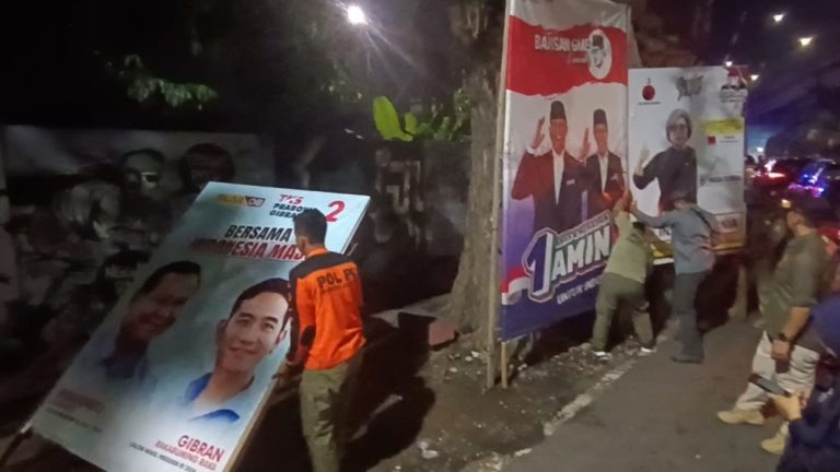 Memasuki Masa Tenang Pemilu, Seluruh APK Di Kota Surabaya Diturunkan