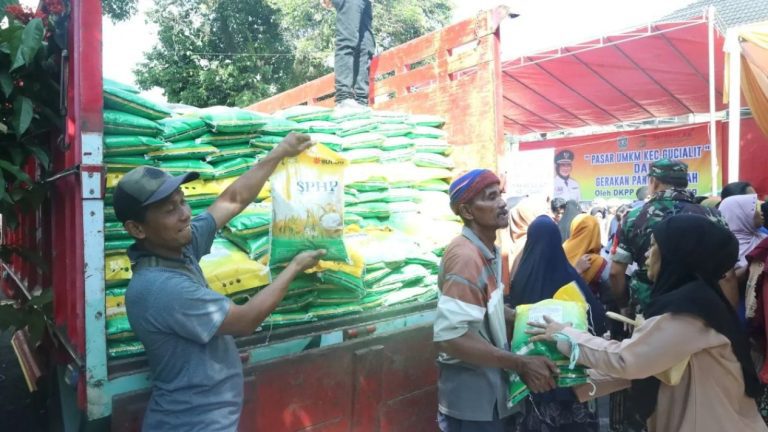 Gelar Pasar Murah, Pemkab Lumajang Pastikan Stok Beras Aman Jelang Ramadhan