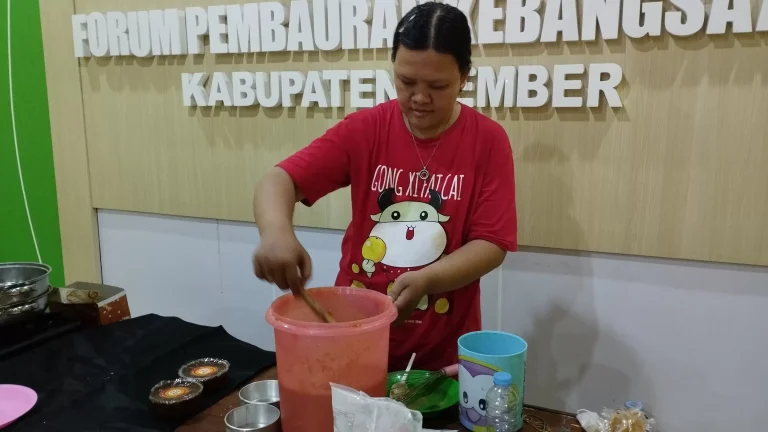 Cerita Pembuat Kue Imlek di Jember, Seribu Pesanan Kue Keranjang, Ada Varian Durian untuk Pikat Pemuda