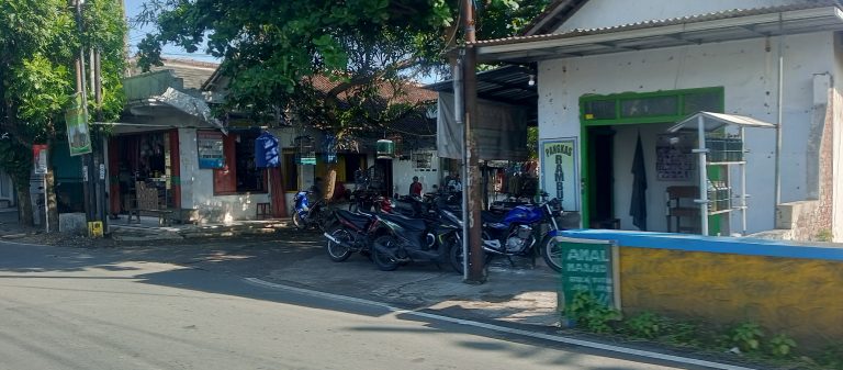 Gimana Sih Awal Mula Pasar Burung Di Desa Cangkring Jenggawah