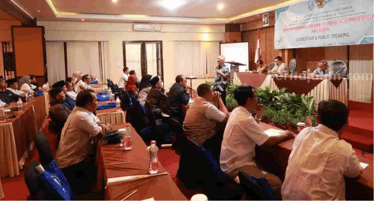 Rektor Udinus Bagi Kunci Kembangkan Institusi ke Kepala SMK Swasta di Kediri