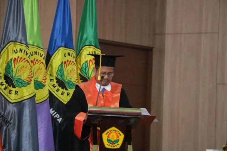 Kisah Guru Besar Unej Berawal Dari Mendengar Berita Dari Radio