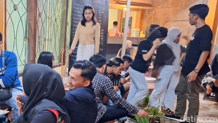 Turis Lokal Happy, Bisa Healing ke Kawah Ijen Cuma Bayar Rp 27 Ribu