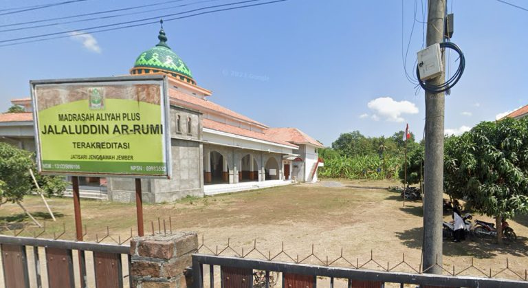 Menimba Ilmu Agama dan Dunia di MA Plus Jalaluddin Ar-Rumi