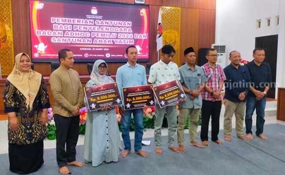 Anggota KPPS di Jombang Terima Santunan dari KPU