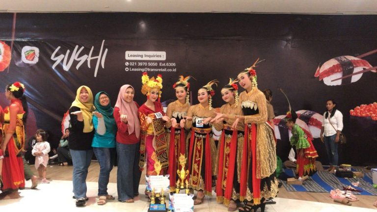 Siswi SMAN Jenggawah Raih Prestasi Dalam Lomba Ajang Kreasi Anak