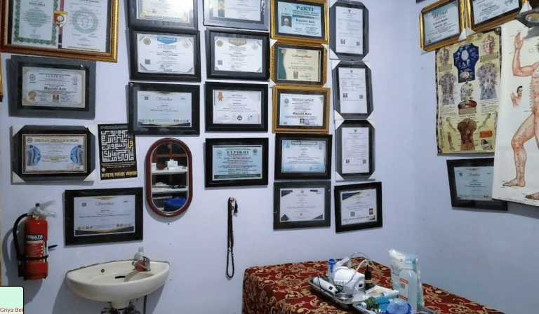 Griya Bekam Dan Ruqyah Desa Jatisari Jenggawah: Melayani Kesehatan Jasmani Dan Rohani