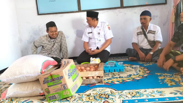 Ramadhan Berbagi Bersama Keluarga Besar Kantor Kecamatan Wuluhan Untuk Anak Yatim Piatu Yaspibis Desa Dukuhdempok