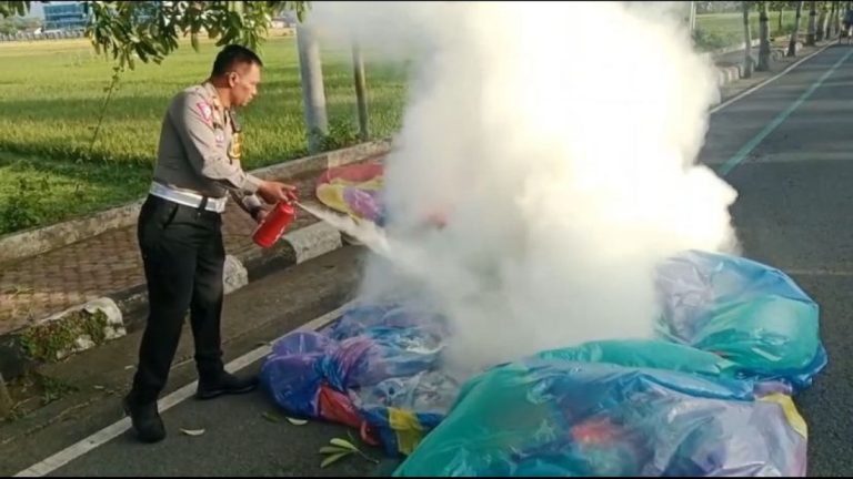 Lebaran Ketupat, Ratusan Balon Udara Raksasa Disita Polres Trenggalek